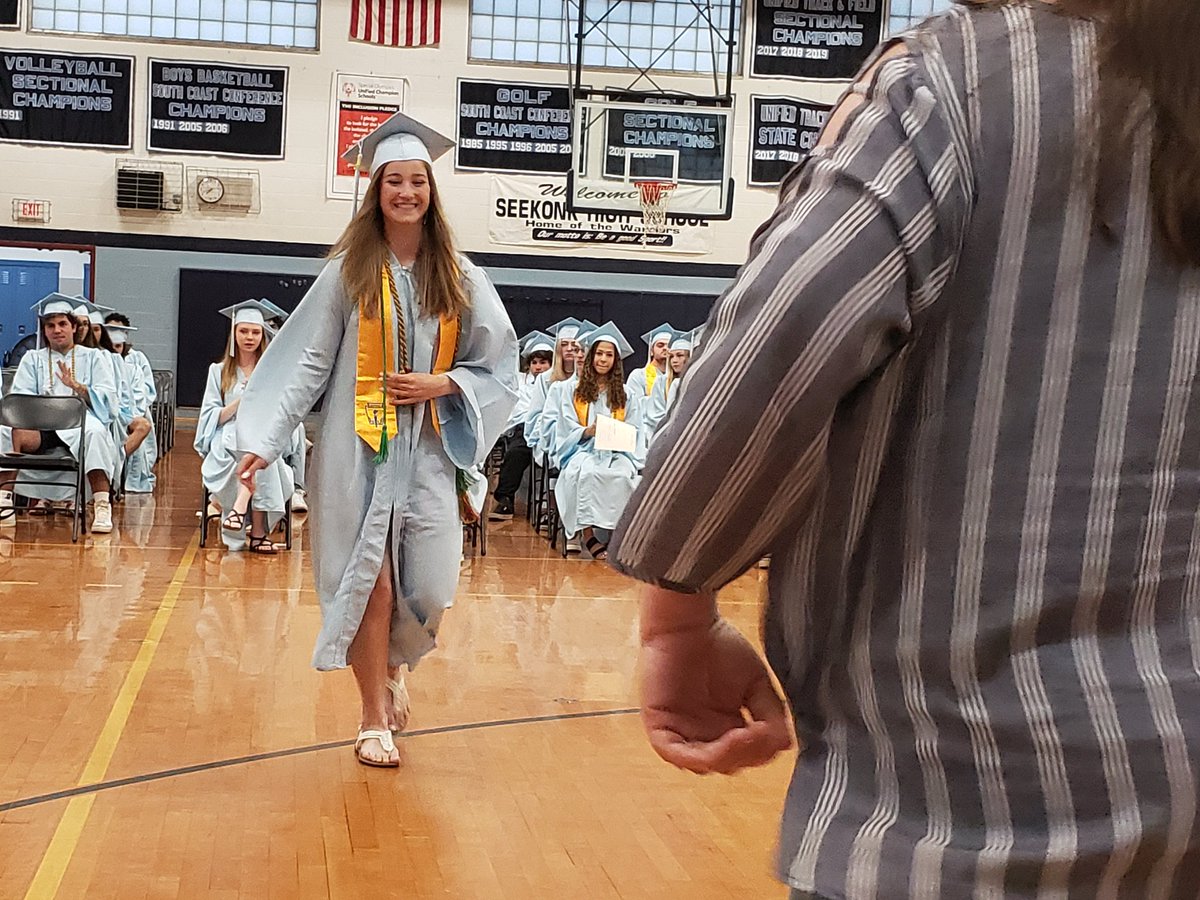DrWhalen3's tweet photo. #SeekonkHS #Classof2022 #ClassNight https://t.co/OOJ6ourRdQ
