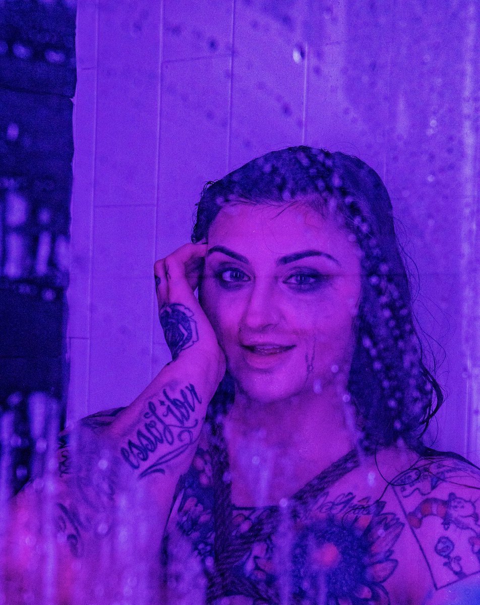 Villain isn’t an era, it’s a lifestyle. 

#villain #alternativebeauty #shibari #chicago #photography #alt #lifestyle