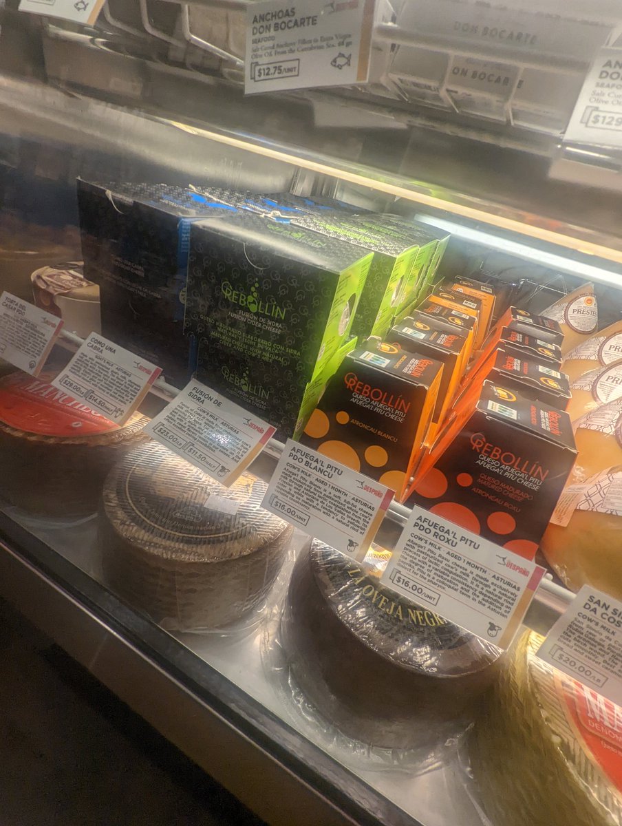 miguelllano's tweet photo. Y un poco de asturianía en #nyc @GrupoElGaitero @GueyuMar @agromar_ @QUESOSREBOLLIN @AfuegalPituQues @alimentosastur https://t.co/zd3f3LjAB4
