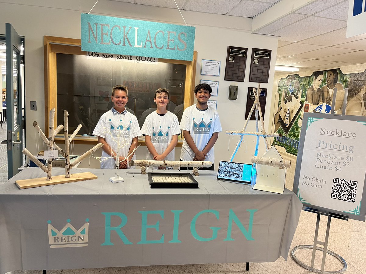 Trade Show 2022🙌 Grade 8 IBT students did a wonderful job all day today sharing their storefronts! Big shout out to <a href="/cdubsdaddy/">Omar Ali</a> !!