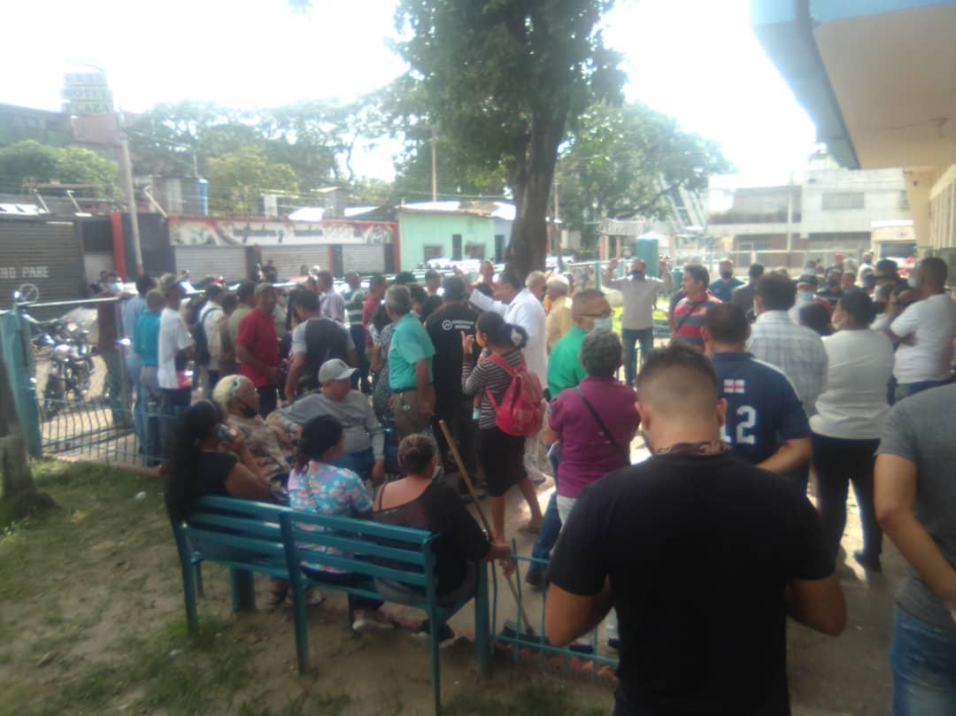 SintrasaludApur's tweet photo. EXIGIMOS RESPETO A LA CLASE TRABAJADORA VENEZOLANA.
LA ONAPRE MATA LA PAZ LABORAL.
FUERA MENENDEZ!!!

CONTINUAREMOS NUESTRA LUCHA EN LA CALLE!!!

SINTRASALUD APURE
#PatriaGrandeEnVictoria https://t.co/fjne1fqO5t