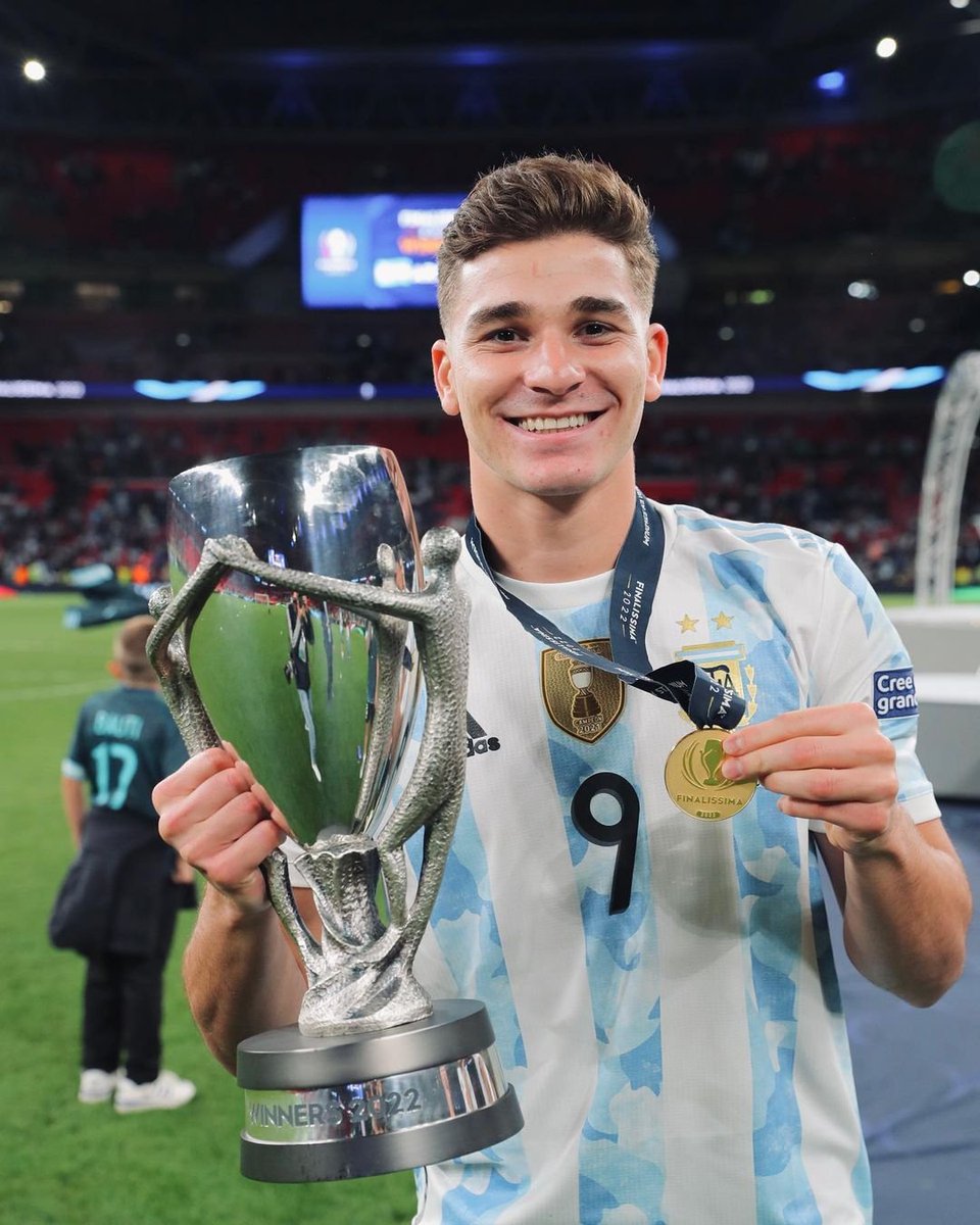 cityreport_'s tweet photo. Julian Alvarez: "🏆😁🥇" [IG] https://t.co/89NFYvPnZ5