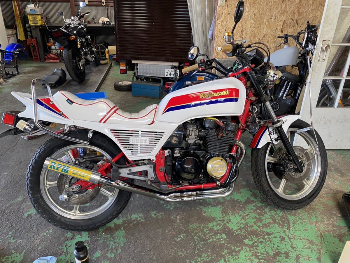 SMRITaisyo's tweet photo. 車種変更の為固定用
名前：たいしょ
性別：男
年齢：32
住み：愛知
車種：ゼファー400、Z400GP、モンキー
好き：バイク、酒、釣り
嫌い:騒音迷惑走行
一言：暴走族ではありません!!が、色んなタイプの人と仲良くなれます😁
#バイク乗りとして軽く自己紹介 
#バイク好きと繋がりたい https://t.co/F9PTy99tPG