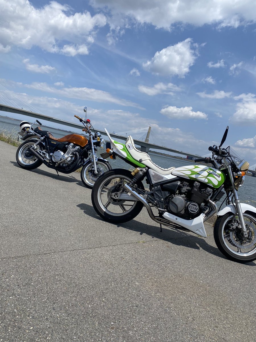 SMRITaisyo's tweet photo. 車種変更の為固定用
名前：たいしょ
性別：男
年齢：32
住み：愛知
車種：ゼファー400、Z400GP、モンキー
好き：バイク、酒、釣り
嫌い:騒音迷惑走行
一言：暴走族ではありません!!が、色んなタイプの人と仲良くなれます😁
#バイク乗りとして軽く自己紹介 
#バイク好きと繋がりたい https://t.co/F9PTy99tPG