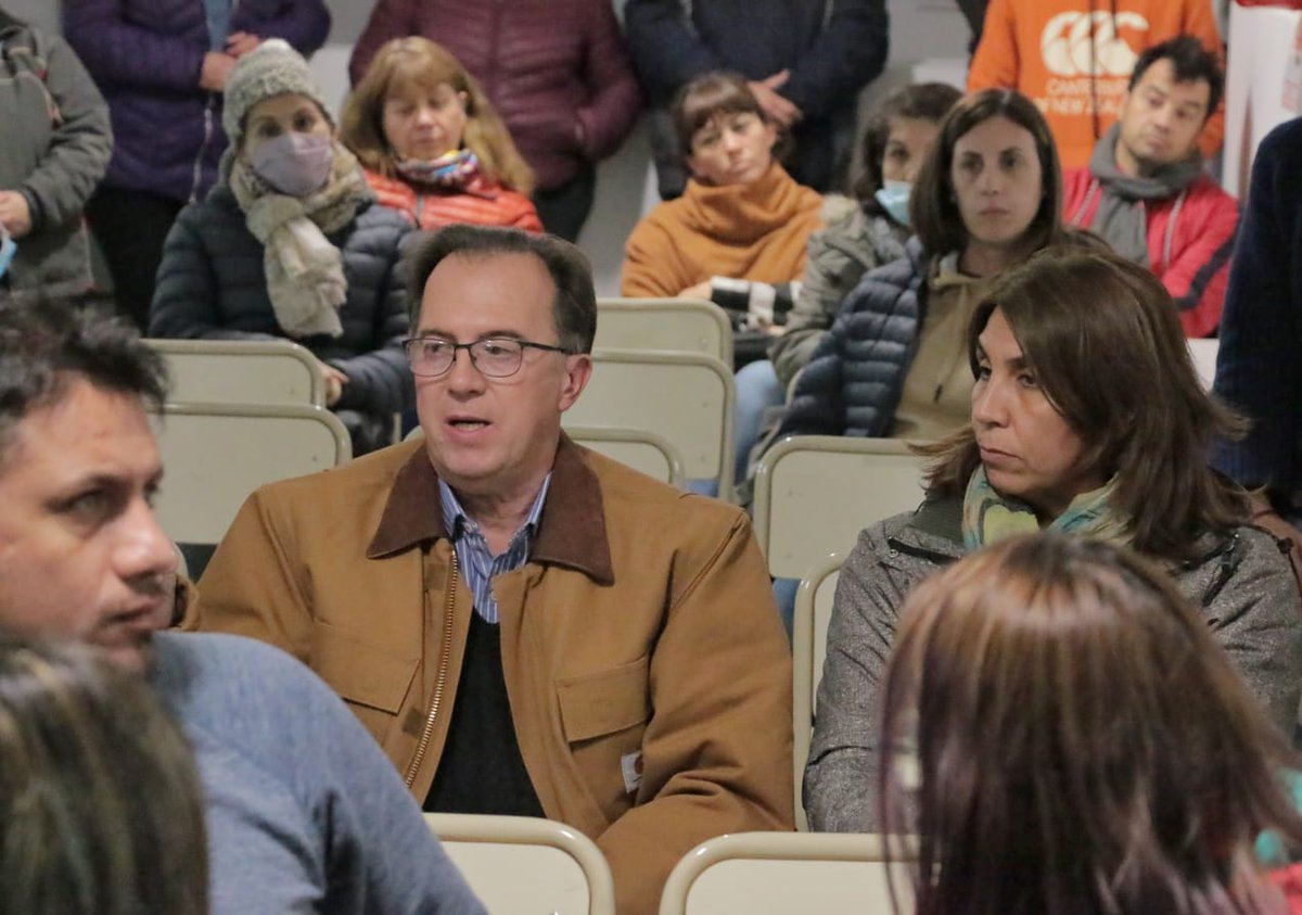 OLlancafilo's tweet photo. #Plottier #EPET25
#Ahora nos reunimos con madres, padres, directivos, Distrito Escolar y equipos técnicos del #MinisterioGobiernoEducacion y #CPE, municipio y ediles. Seguimos avanzando en un plan de trabajo para llegar a la concreción del nuevo edificio.
#NeuquénProvincia https://t.co/BlpVebHlJ7