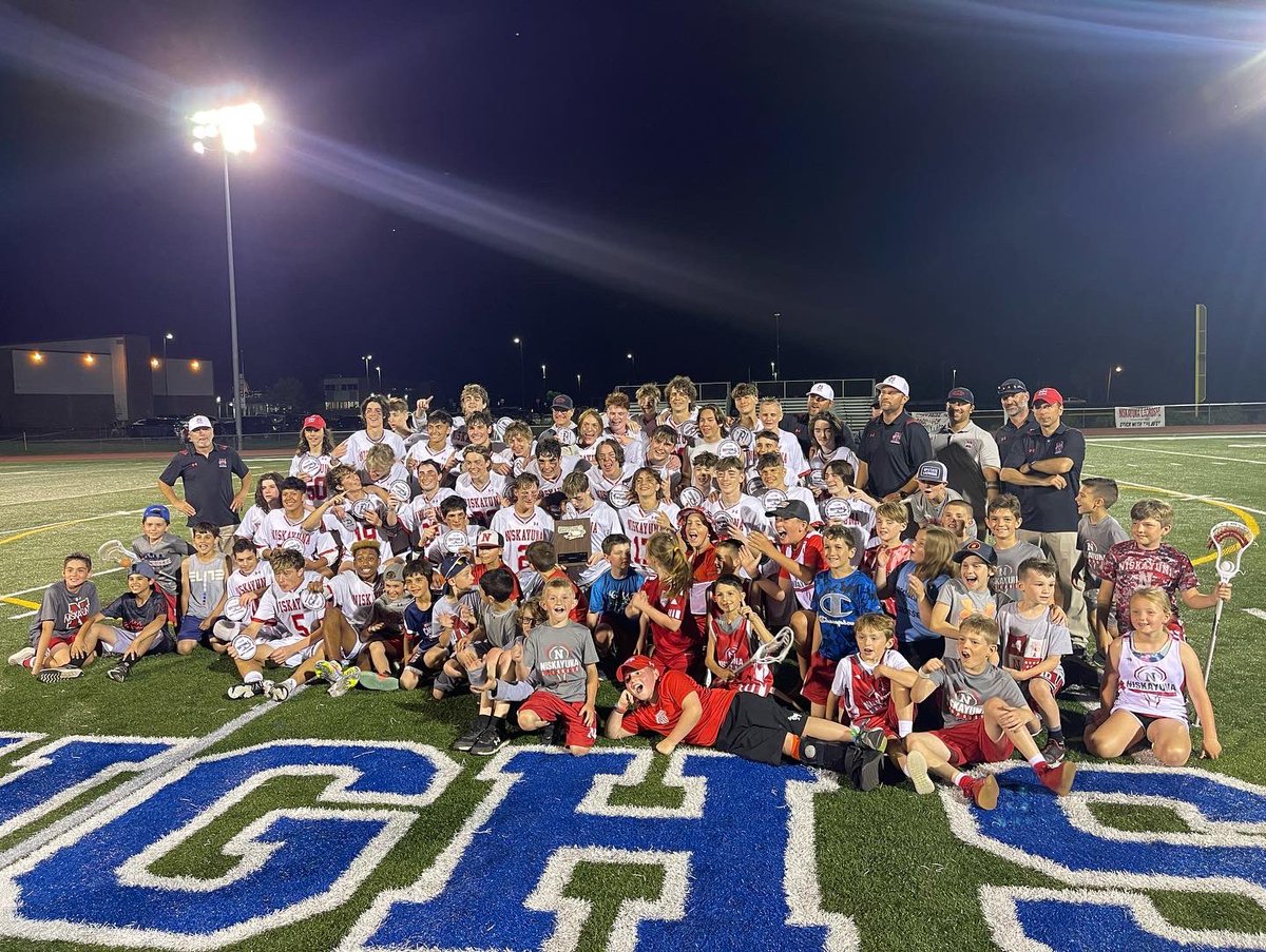 26_win's tweet photo. Represented on the Niskayuna sideline last night were players in every graduating class from this year’s 2022 grads straight through to the graduating class of 2034. #26Win https://t.co/Kru8KnzEXG