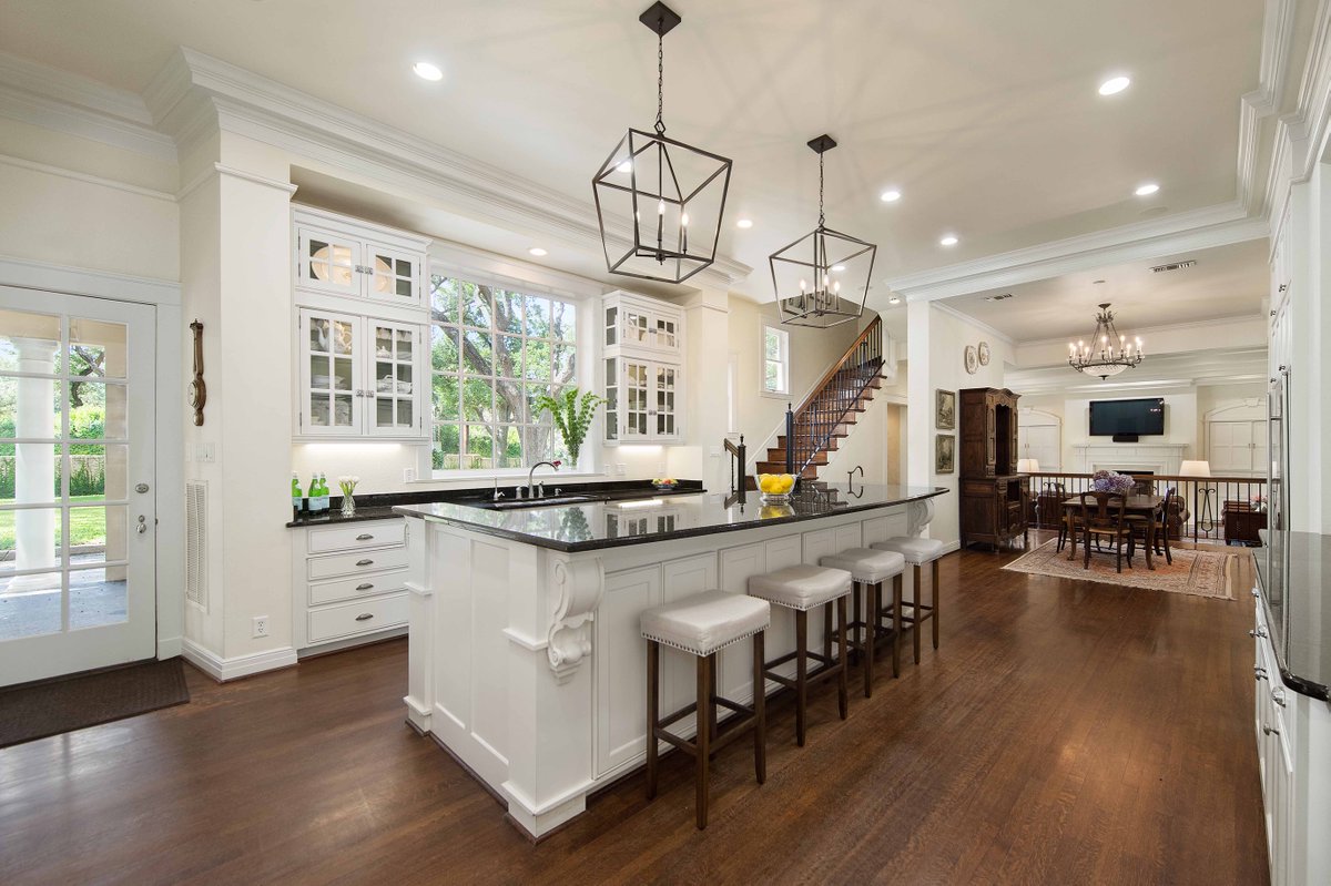 PBC_RealEstate's tweet photo. The San Antonio Business Journal released an article on our record-breaking $4.25 million Terrell Hills mansion that sold for $250,000 over the listing price! https://t.co/7N0odPsjrE