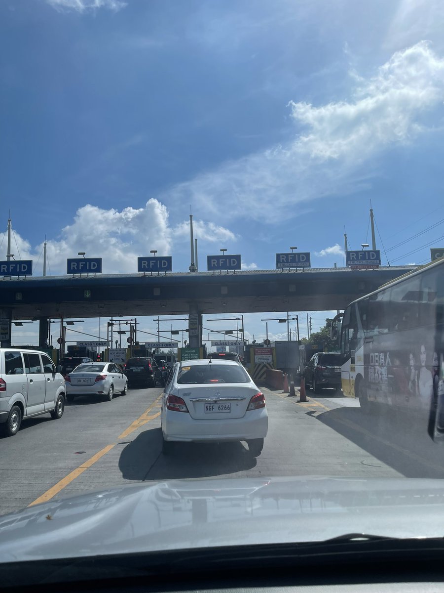 kiko_man's tweet photo. Taas Toll pa more! Every now and then may tag na di ma read. Haaay. Takes forever to go across!😡😡😡@CaviteXpressway https://t.co/9Zrw1c5x2t