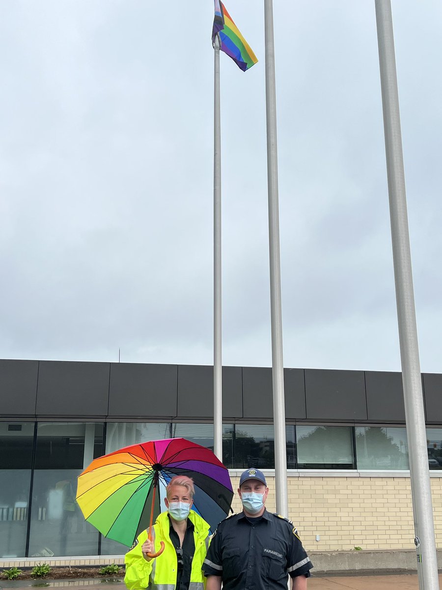 DurhamParamedic's tweet photo. 🏳️‍🌈 Pride Month is here! 🏳️‍🌈 
Today (June 1), we were proud to be present for the raising of the Progressive Pride Flag.

Join us at #YouthPrideDurham on June 4. Info: https://t.co/E0yVFYhPQN 🚑 https://t.co/gQ9m0z9324
