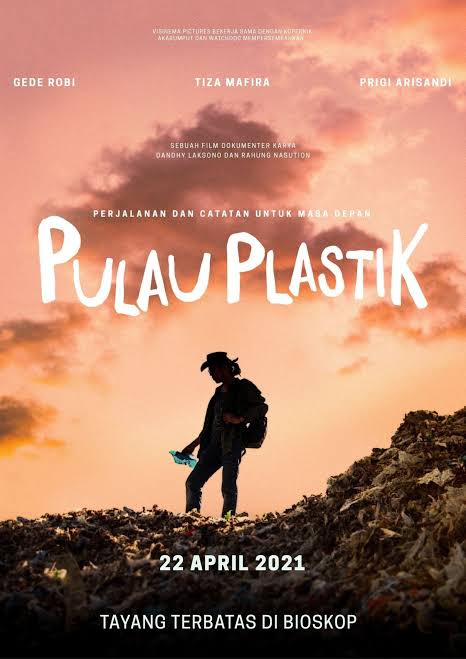 CinemaRareIN's tweet photo. This remarkable documentary follows a musician, a biologist and a lawyer who join forces to fight against plastic pollution in Indonesia.
Indonesian documentary #PlasticIsland (2021) by Rahung Nasution & Dandhy Dwi Laksono, now streaming on @NetflixIndia. https://t.co/zTl50geoyy