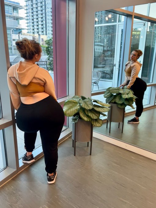 Still trying to find a gym buddy 🥺 https://t.co/NggHagFVwg<a href="/tag/curves"class="tags"><span>#curves</span></a><a href="/tag/curvy"class="tags"><span>#curvy</span></a><a href="/tag/bigbooty"class="tags"><span>#bigbooty</span></a><a href="/tag/pawg"class="tags"><span>#pawg</span></a><a href="/tag/plussizefashion"class="tags"><span>#plussizefashion</span></a>