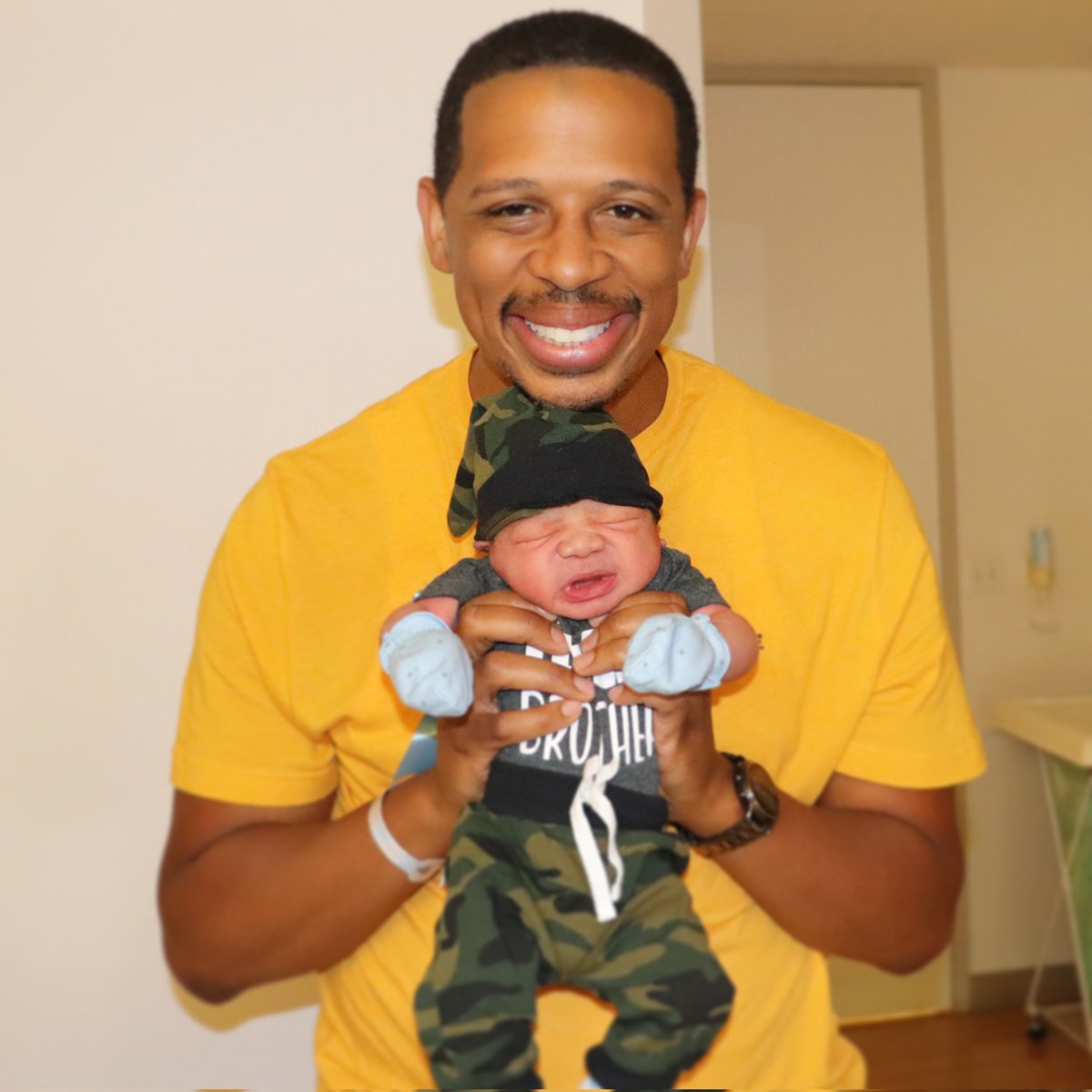 KEV707's tweet photo. Dad + 2 https://t.co/fxNr2leapW