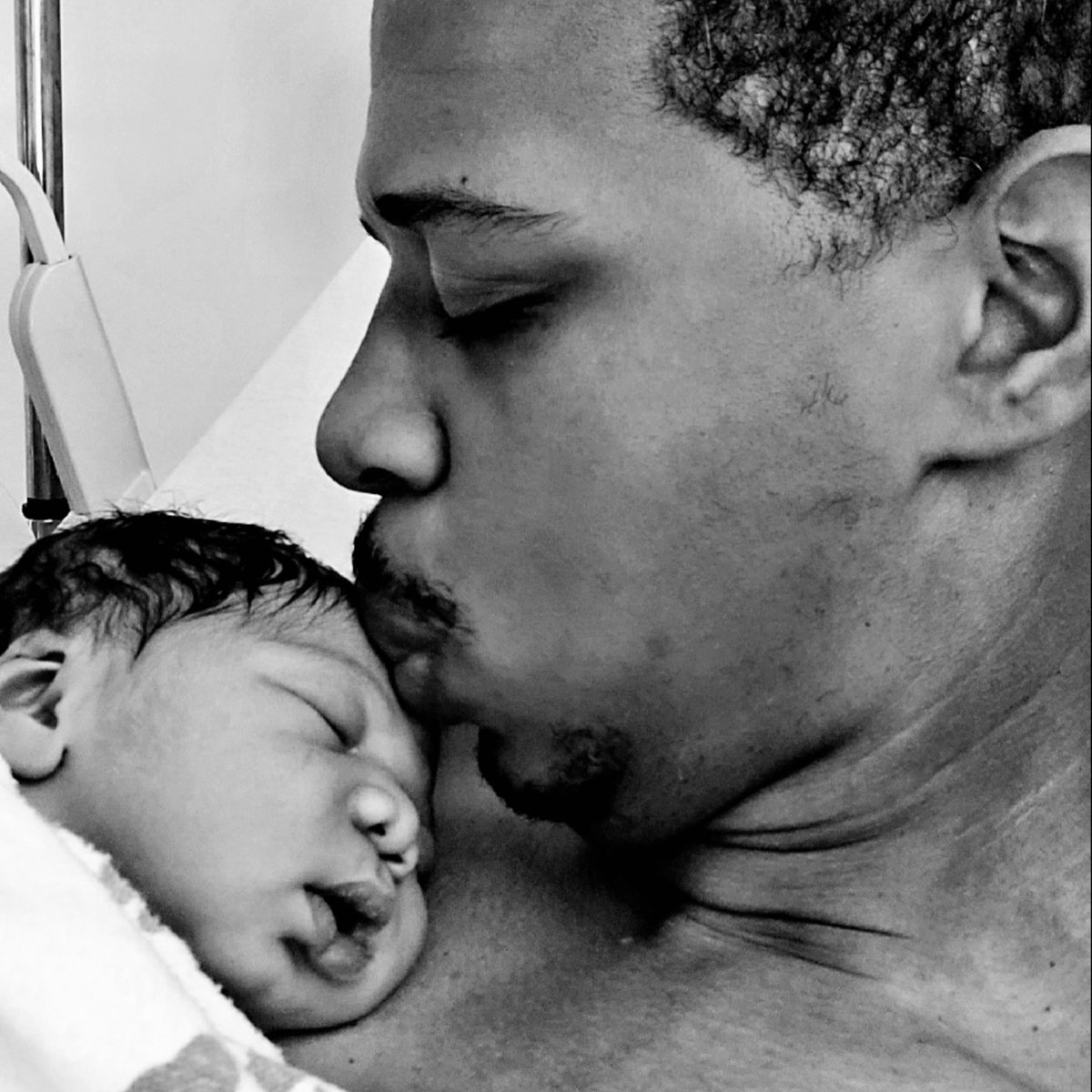 KEV707's tweet photo. Dad + 2 https://t.co/fxNr2leapW