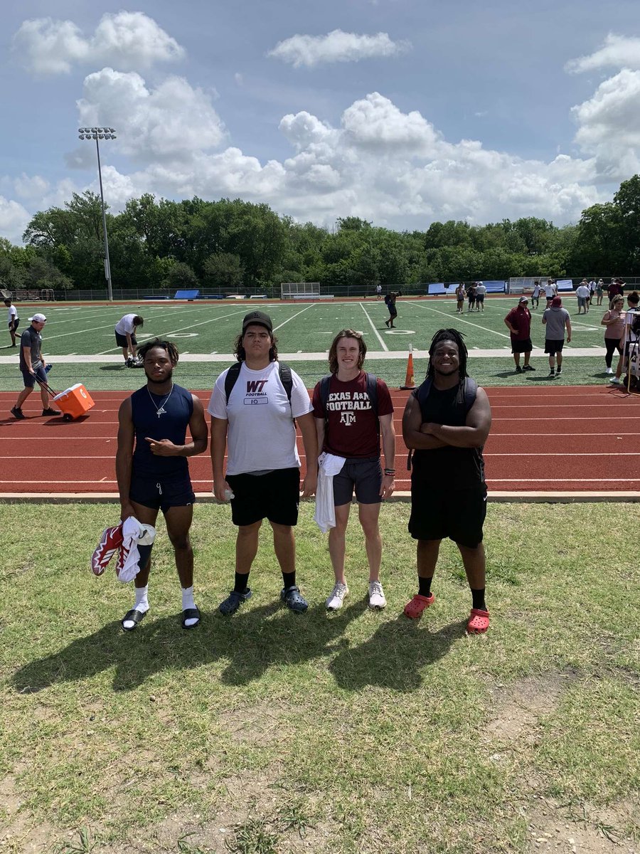 Grayson_King05's tweet photo. Had an awesome camp with @WTAMUFootball today! Great workout under the summer sun to kickoff #CampSzn with some of my teamates. Want to thank @RussMartinFB1 again for the invite! Glad I was able to come out! @CoachFWilliams @TWill_10 @CoachRoland77 #Recruit #staysharp #GoBuffs https://t.co/wStEU2EJb4
