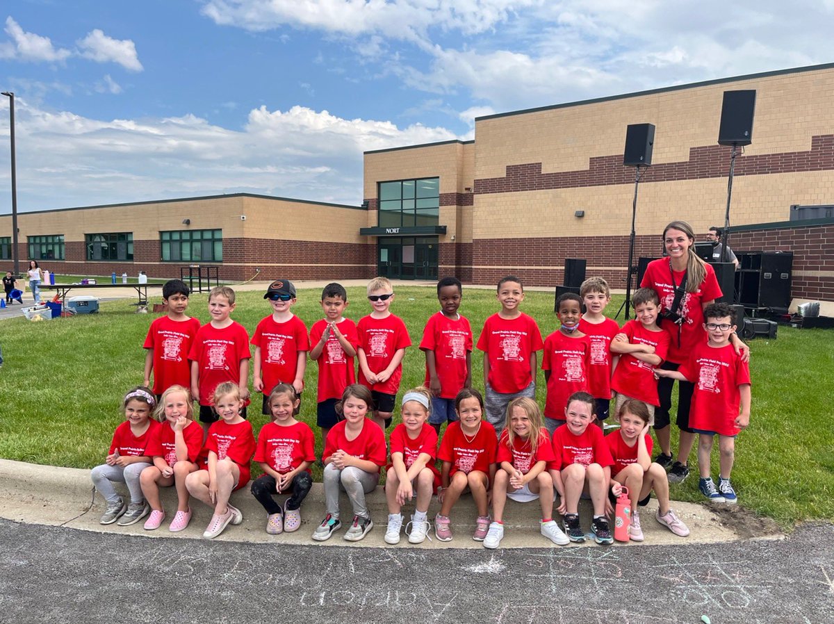 MsOgean's tweet photo. “This is the BEST day ever!!” - every kid in my class! 💜 Huge shoutout to @BarbaraBorden9 and @Mr_V_PE for putting together an incredible day for our kids! Another thank you to all the volunteers for helping to guide the way! #allin157c #gpgoes4gold https://t.co/BT2pMlSy4d