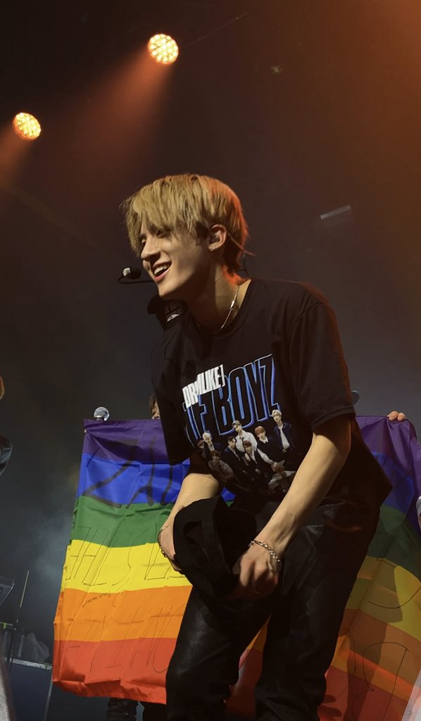 2213zip's tweet photo. happy pride month *-* https://t.co/CAGRnlFaJP
