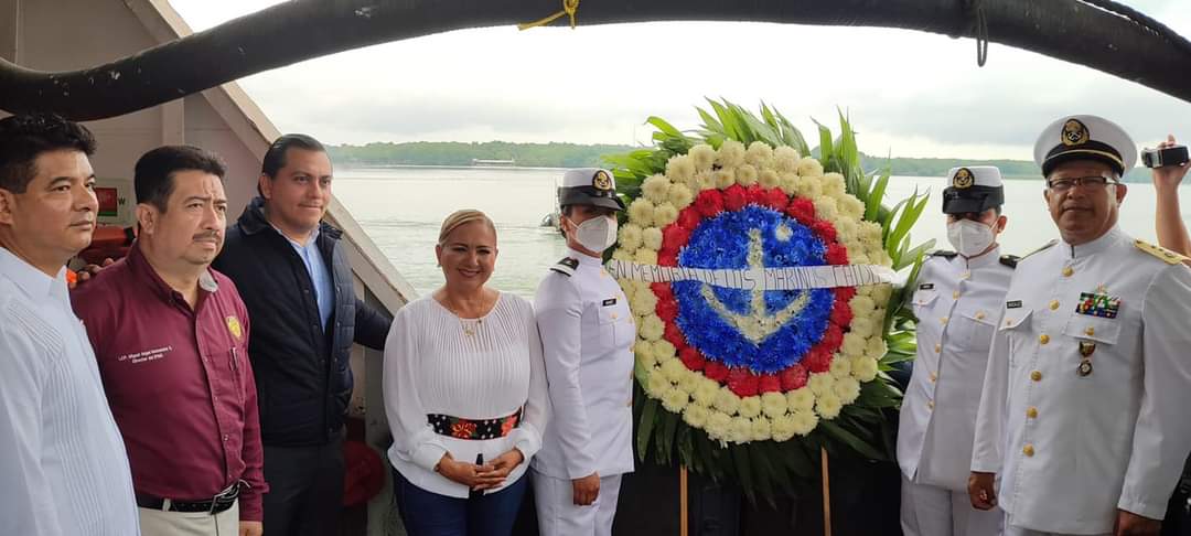 HCentla's tweet photo. La Presidenta Municipal Lluvia Salas López participó en la conmemoración del #DiaDeLaMarina, encabezado por el Comandante de la V Zona Naval, Vicealmirante Gabriel Pablo Gonzalez Contreras; donde se reconoció la labor de las y los marinos mexicanos.

#AccionesQueTransforman https://t.co/4ahORDgjmb