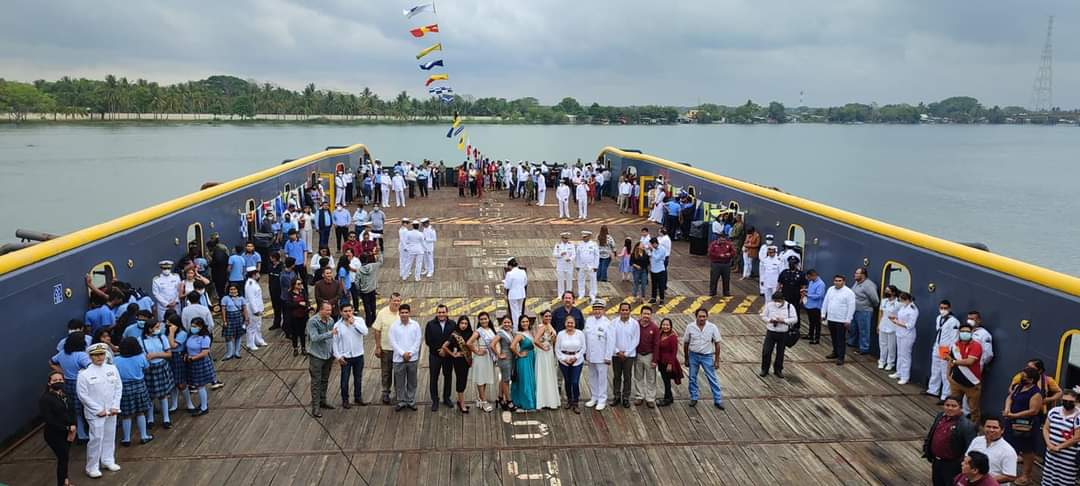 HCentla's tweet photo. La Presidenta Municipal Lluvia Salas López participó en la conmemoración del #DiaDeLaMarina, encabezado por el Comandante de la V Zona Naval, Vicealmirante Gabriel Pablo Gonzalez Contreras; donde se reconoció la labor de las y los marinos mexicanos.

#AccionesQueTransforman https://t.co/4ahORDgjmb