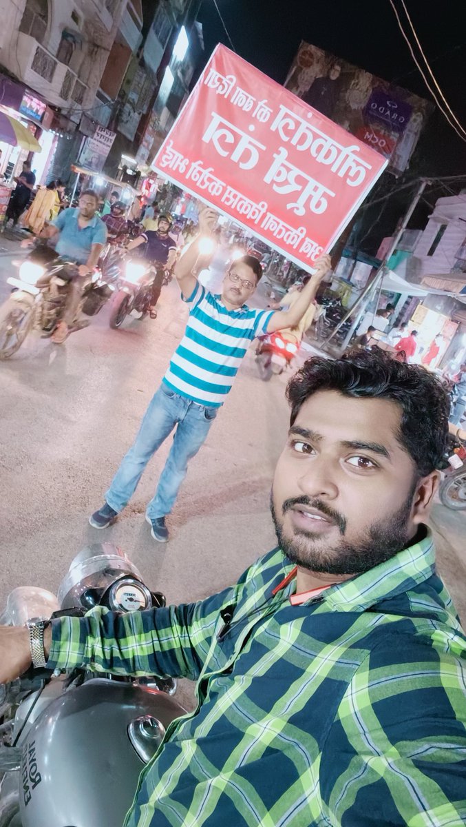 Ashu43103's tweet photo. राह चलते चलते श्री राजीव तलवार जी से मुलाकात हो गई। आजमगढ़ में हमेसा चर्चा में बने रहने वाले एक जागरूक समाजसेवी एवं पूर्व विधान सभा प्रत्यासी। उल्लू टीवी के संस्थापक।
@GorakhpurPost @azmlive @AzamgarhExpres #ullutv #सबके_राम_सबके_योगी #Azamgarh https://t.co/jIM9TEGC40