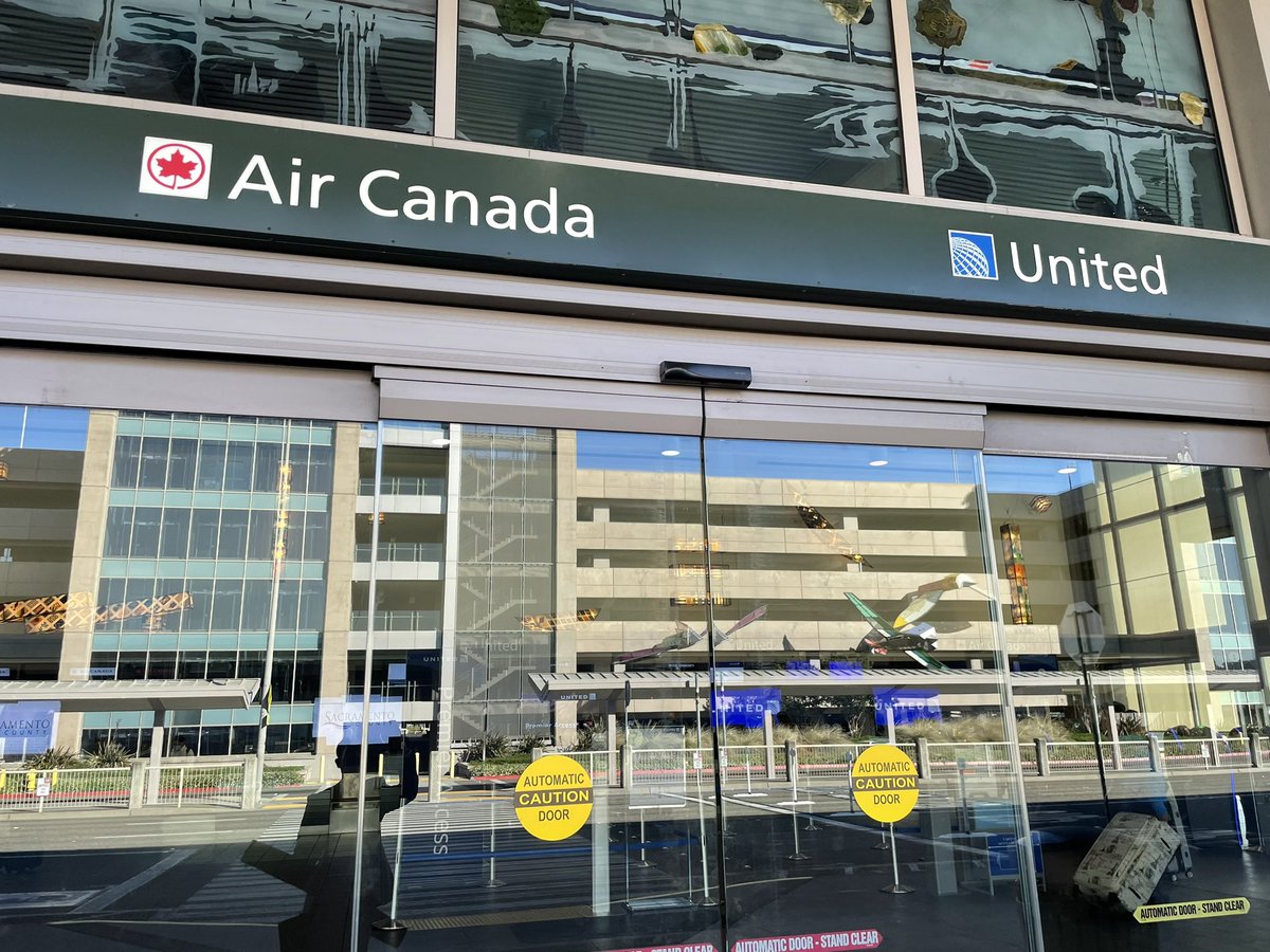 Lance_AC's tweet photo. @AirCanada is excited to resume our Sacramento - Vancouver daily service, with so many wonderful stories from those on our first flight. A big thank you to @flySMF and Supervisor Don Nottoli for helping us celebrate in class and style. #ACinUSA2022 https://t.co/JdD0r40ilq