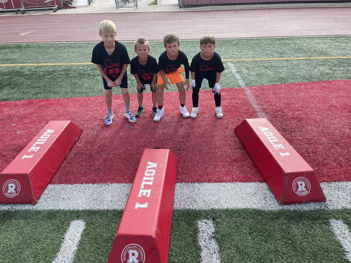 bfaubion1's tweet photo. Great 2nd day at the #beltonhighyouthfootballcamp. The kids really got after it. And a great turn out to boot! #goodthingscomin @CoachSniffin @BeltonTigerFB @BeltonHS @BeltonISD @BeltonISDAth https://t.co/EH0rcpPNRu