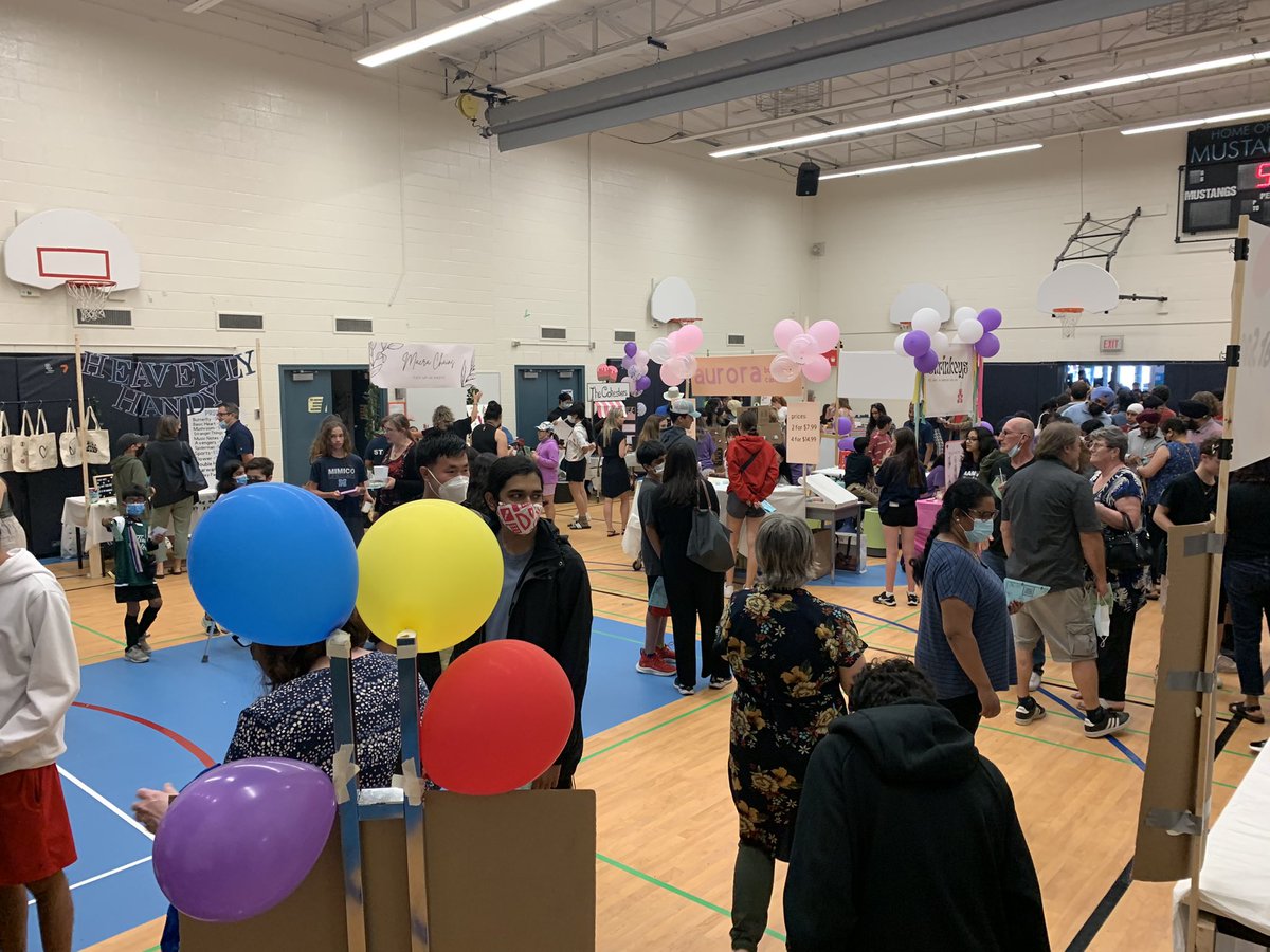 cdubsdaddy's tweet photo. So much gratitude and admiration Ss and staff of @AllanAMartinPS!!! Trade Show 2022 was a huge success and I was overwhelmed by the staff and community show of support. Families and countless former students joined us to celebrate:) Can’t wait for May 2023!!! @PeelSchools https://t.co/Qv27HoObS5