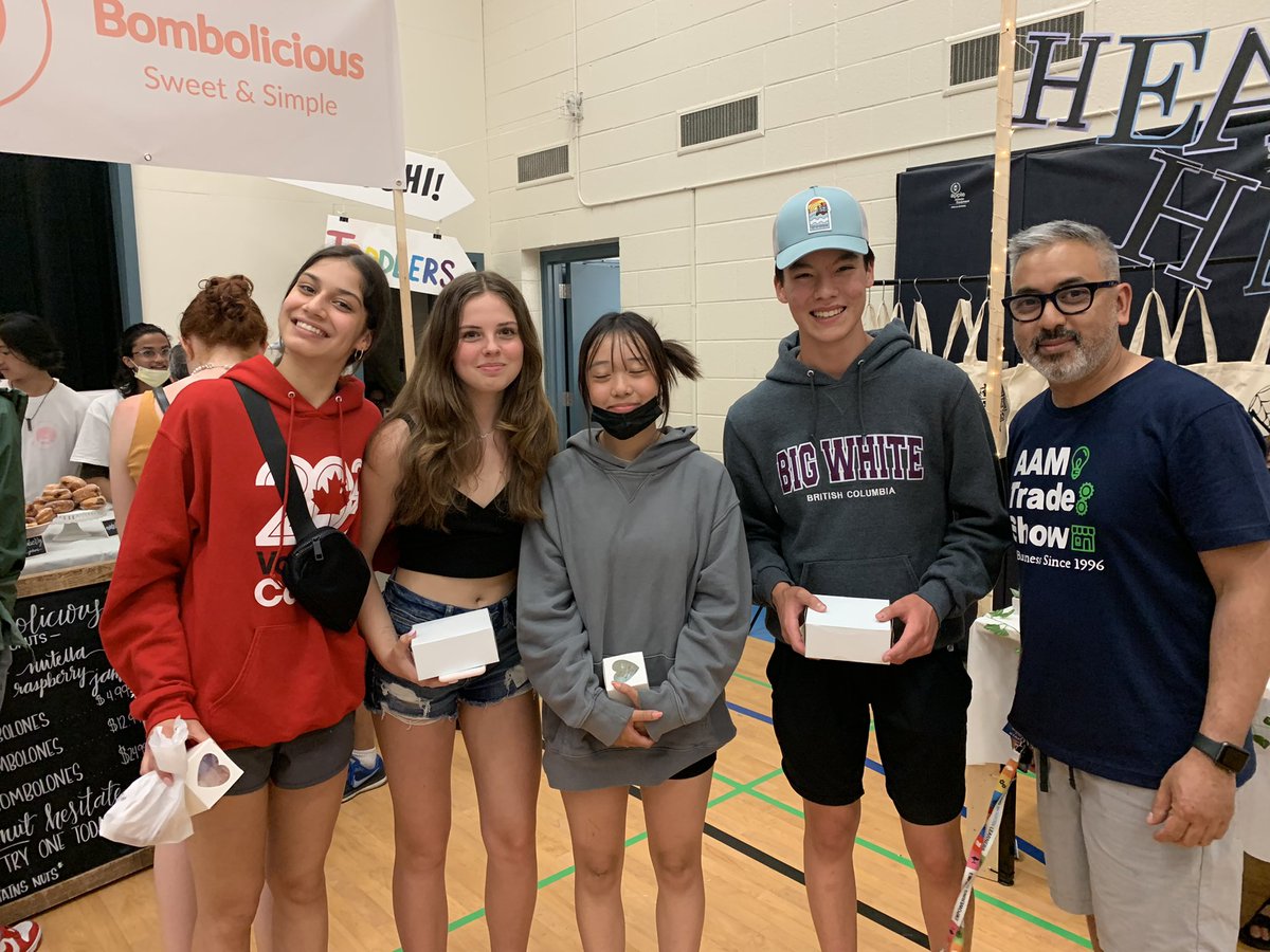 cdubsdaddy's tweet photo. So much gratitude and admiration Ss and staff of @AllanAMartinPS!!! Trade Show 2022 was a huge success and I was overwhelmed by the staff and community show of support. Families and countless former students joined us to celebrate:) Can’t wait for May 2023!!! @PeelSchools https://t.co/Qv27HoObS5