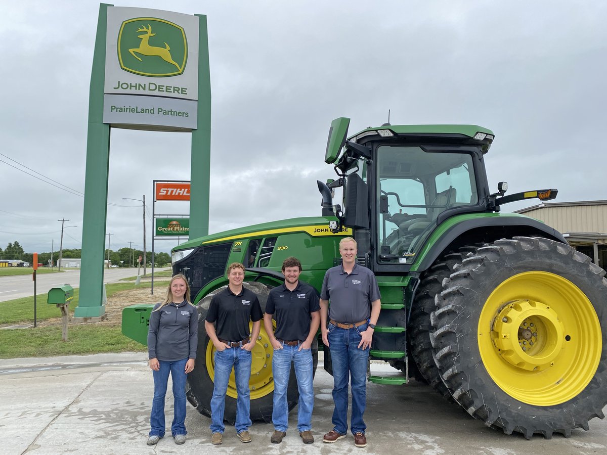 PrairieLandJD's tweet photo. Help us welcome our 2022 summer interns! From Left to Right: Taylor Wallace, Cooper Jaro, Cole Regehr, & Cameron Shilling.
We are excited to have you all this summer! #PrairieLandPartners #deliveringtherightsolution https://t.co/erZo6E0IZs