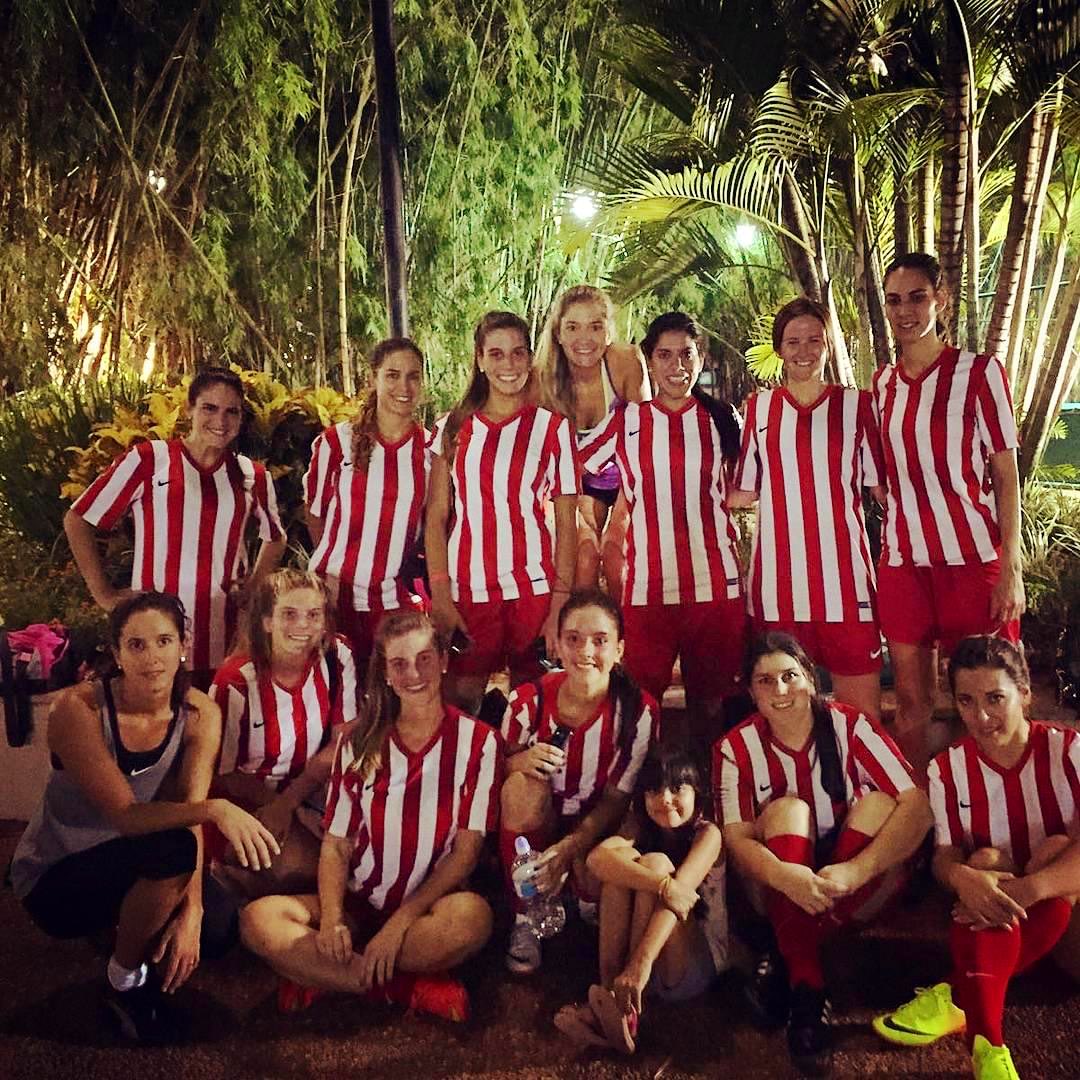 Soy amante del deporte. Desde chica entrené y practiqué fútbol, tenis, handball, basket y deportes acuáticos. Creo que el deporte es vida y necesita mucho más apoyo desde el Gobierno y las políticas públicas. El deporte es salud, educación, seguridad y mucho más.