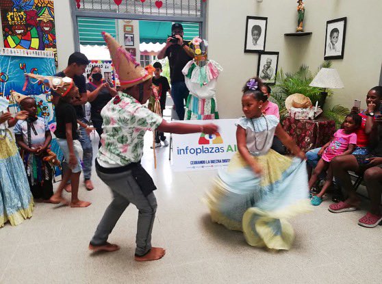 mucec_org's tweet photo. Más fotos de MUCEC celebrando el día del internet hace unos días 🎊🤍🎊
**********************************************
#mucec #colon #díadelinternet #internetday https://t.co/K0yZcImg4N