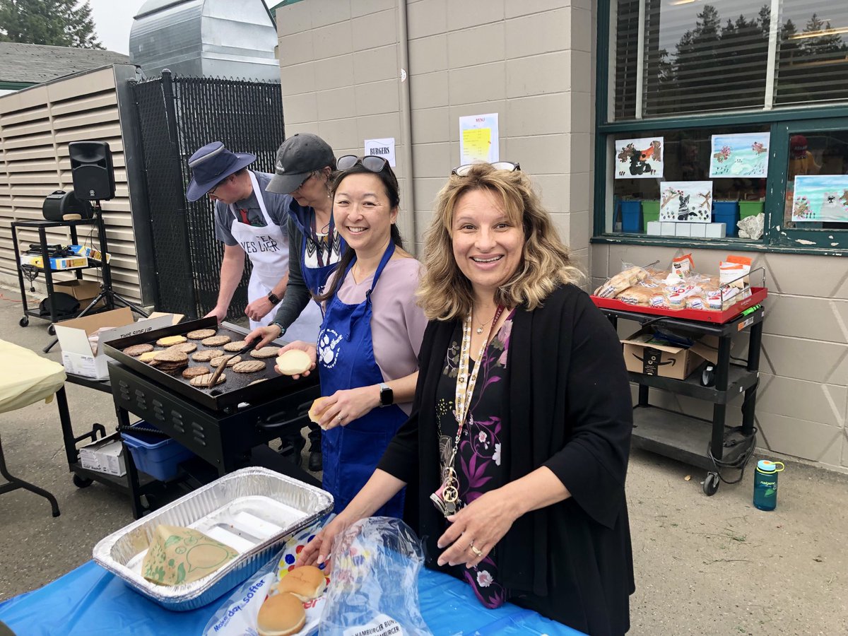BraniffMonica's tweet photo. An impressive turn out at tonight’s parent appreciation and family BBQ! Thank you ⁦@SD63PLake⁩ for a fun gathering! ⁦@sd63schools⁩ #SD63 #RainOrShine #Community https://t.co/Z1e4aC7Rzz