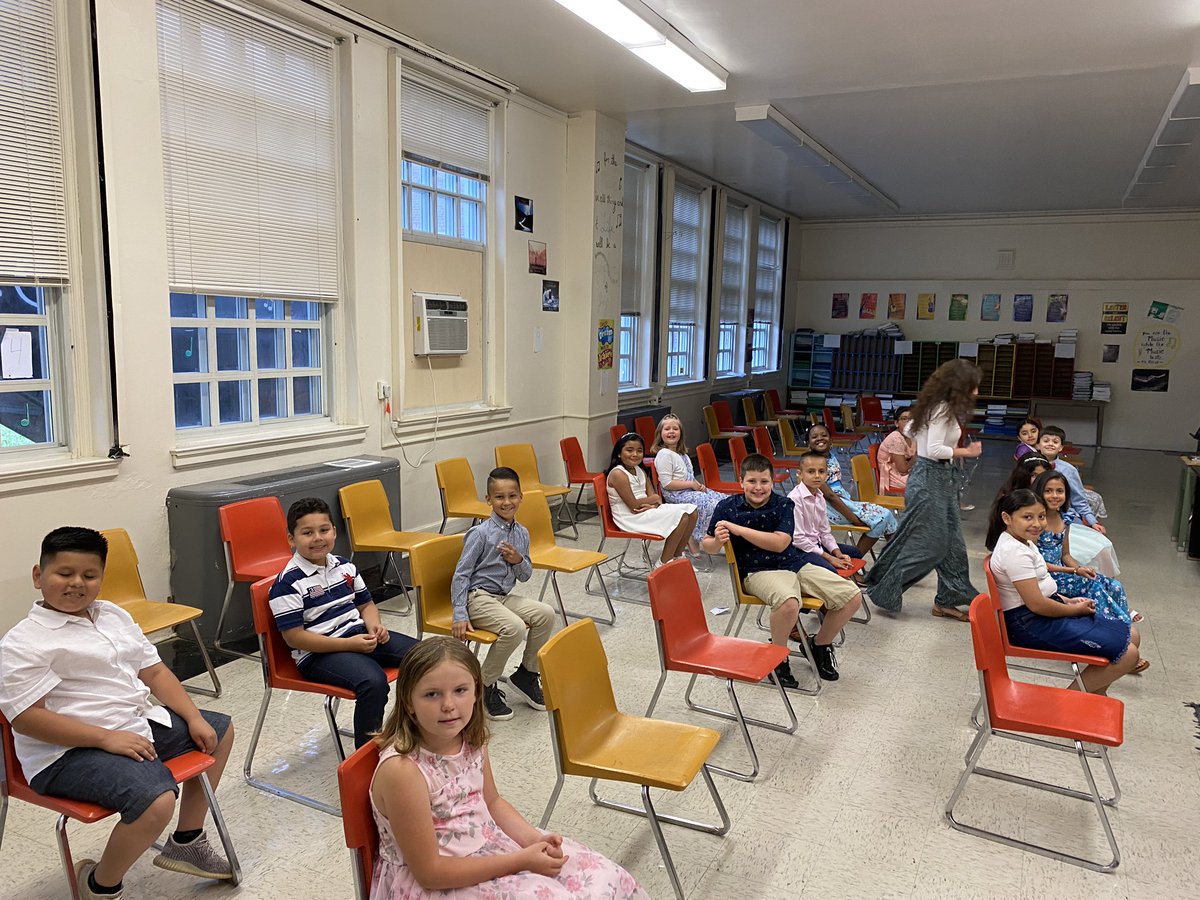 GCSD_Landing's tweet photo. 3rd Grade Concert was fantastic! Our budding musicians sung their hearts out. Songs featured a theme of happiness, which was perfect for their first in-person concert since 2019. Thank you @MissSackMusic for encouraging all our students to sing! @GCSDSuptRianna @GCAsstSupIsrael https://t.co/wLJm63otnI