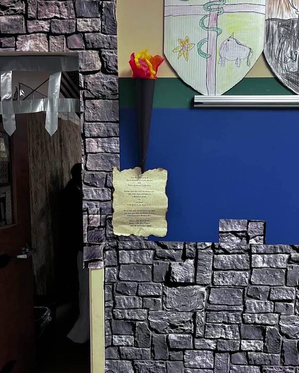 FCCS_School's tweet photo. Second grade wrapped up their studies on Medieval History! Thank you Lady Brown and Lady Rice for recreating a delicious “Royal Feast!”
#fcpsmd #fcpsmdready #fcpsmaryland #everythingfrederick #frederickmd #frederickmaryland #classicaleducation https://t.co/HDQJYTOwKy