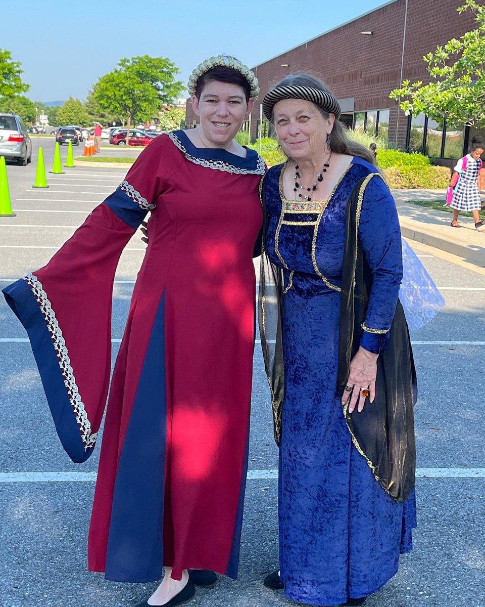 FCCS_School's tweet photo. Second grade wrapped up their studies on Medieval History! Thank you Lady Brown and Lady Rice for recreating a delicious “Royal Feast!”
#fcpsmd #fcpsmdready #fcpsmaryland #everythingfrederick #frederickmd #frederickmaryland #classicaleducation https://t.co/HDQJYTOwKy
