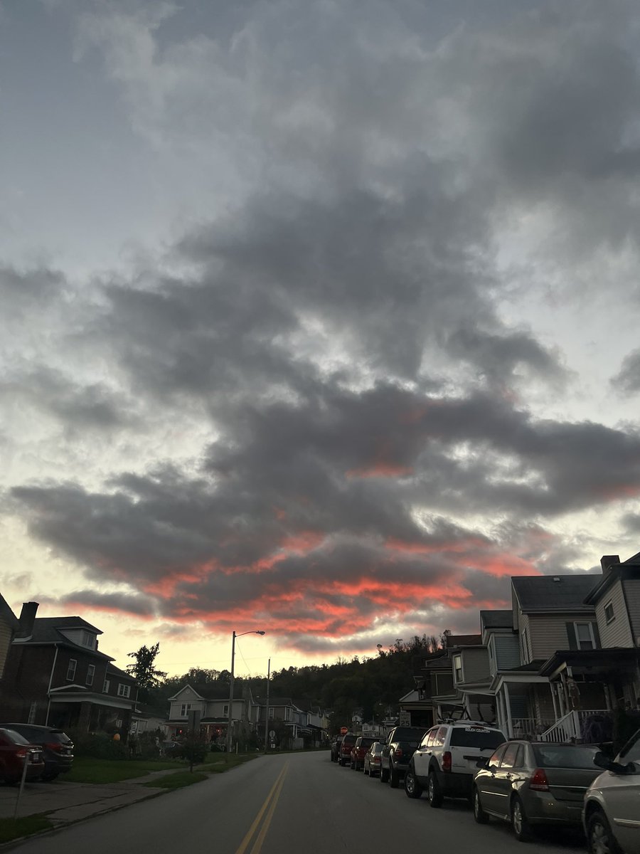 shelbzz_'s tweet photo. •he pushed me to the edge and now he’s out of luck. #photography #beautiful #photographylovers https://t.co/7YOK9ZEJn0