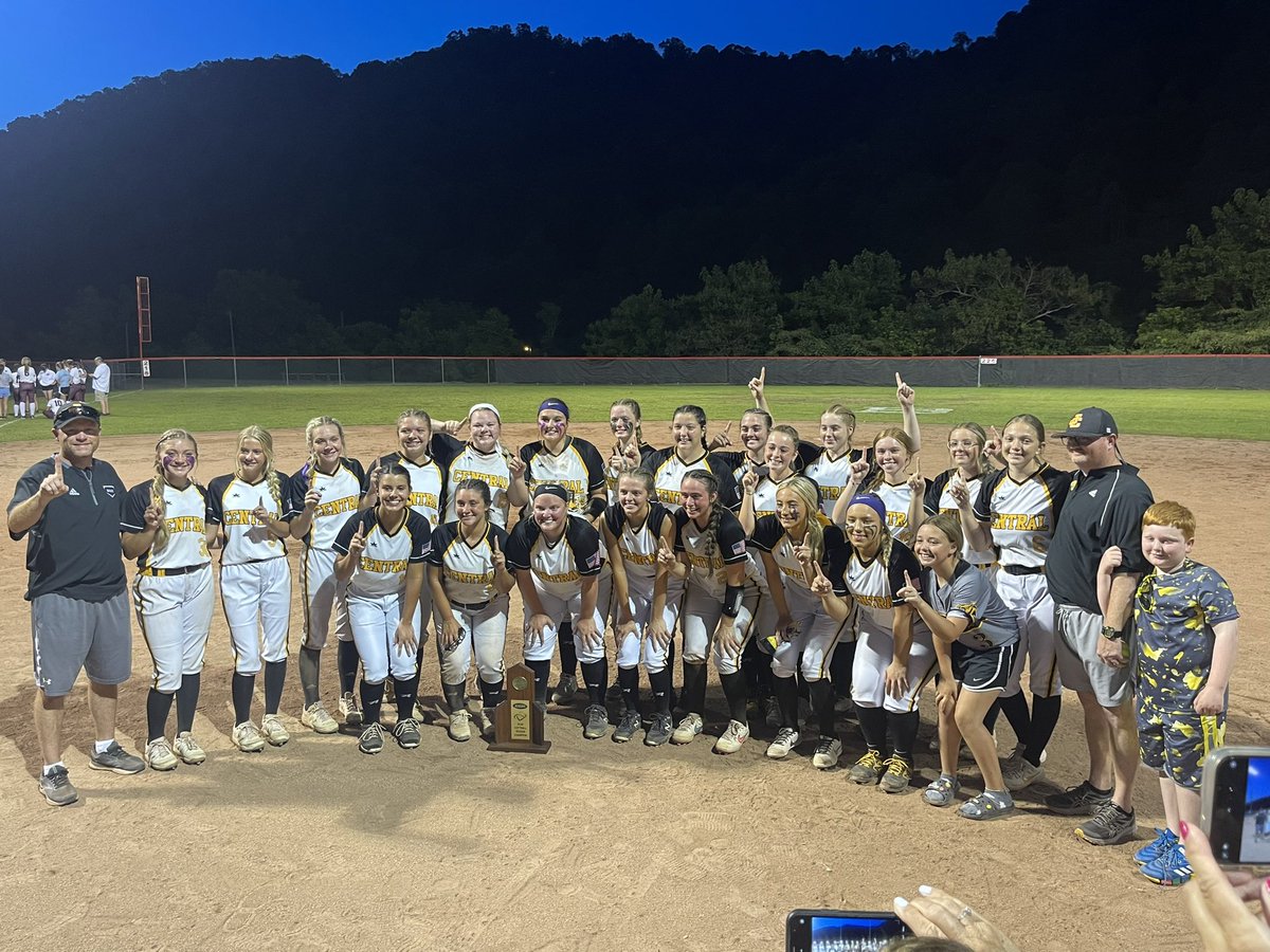 JCAthletics_'s tweet photo. The Lady Eagles are 15th Region Softball Champions! https://t.co/WILyumGMcN