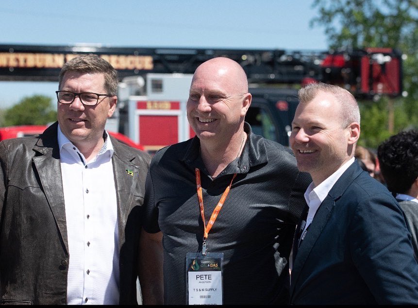 PremierScottMoe's tweet photo. It was great to be in Weyburn today to visit the 2022 Saskatchewan Oil and Gas Show.
 
The impact of this vital industry can be seen across our province as it accounts for 16% of our GDP, 25% of our exports and most importantly supports more than 30,000 families in SK.

[1/2] https://t.co/kknCxjCmr5