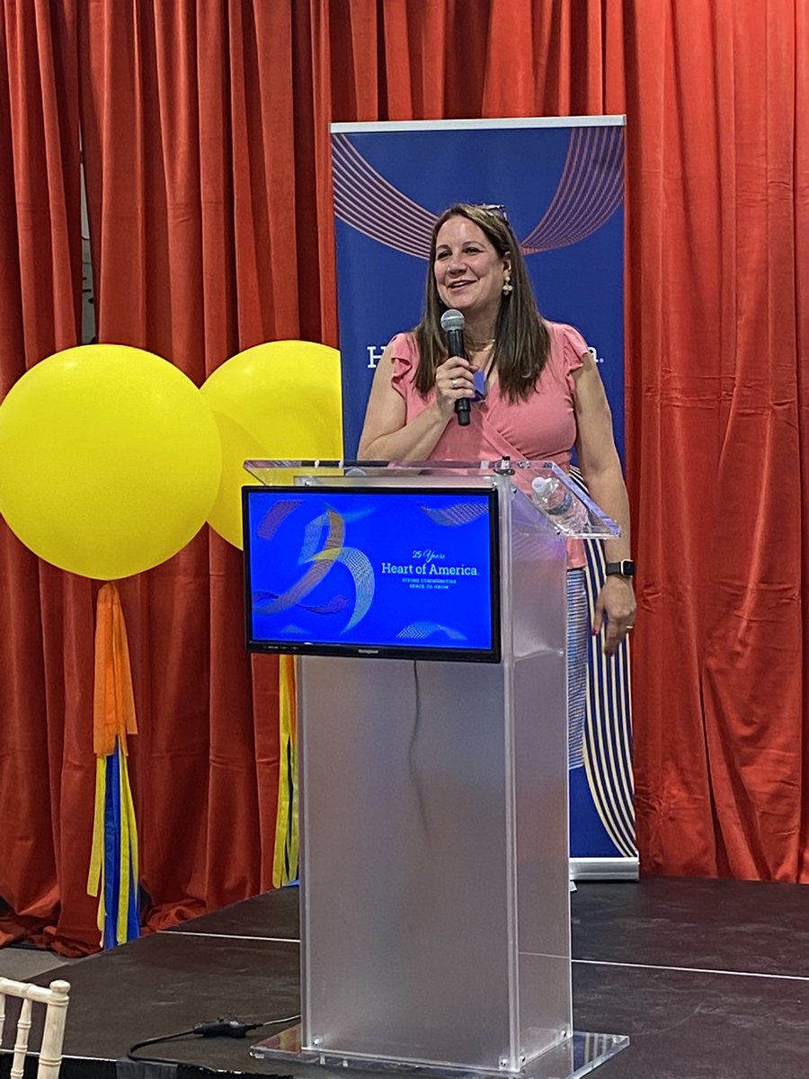 DebRohloffPNC's tweet photo. Congratulations @HeartofAmericaF on 25 years of creating vibrant learning spaces in our community and across the nation! @PNCBank is proud to be a small part of the good work you do. #PartyForGood https://t.co/hwIHMQSxUa