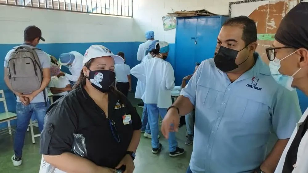 UNELMLK_Oficial's tweet photo. #01Junio Estudiantes de los PNF Odontológia, Fisioterapia, Psicología Social y Estudios Jurídicos acompañaron la "Ruta de Protección Escolar" del Circuito Educativo Batalla de los Horcones.
@NicolasMaduro @TibisayLucena8 @mppeduniv @arbolve @CeguLara @AnaSotoPSUV @JYacobucci https://t.co/rKBis7BvoZ