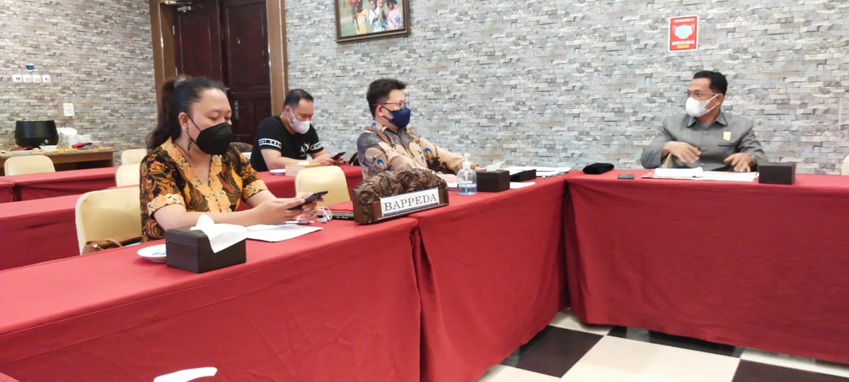 Doc_Andi's tweet photo. Mewakili Pimpinan Yayasan dan Pimpinan PTS di Wilayah LLDIKTI XIV Papua dan Papua Barat bertemu Wakil Ketua DPRD PB dan Ketua Fraksi Otonomi Khusus Papua Barat. https://t.co/s4KBsSAcPY