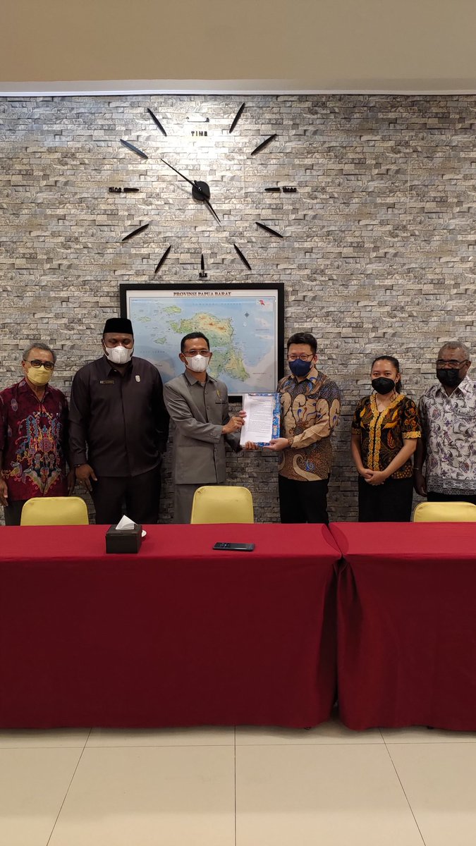 Doc_Andi's tweet photo. Mewakili Pimpinan Yayasan dan Pimpinan PTS di Wilayah LLDIKTI XIV Papua dan Papua Barat bertemu Wakil Ketua DPRD PB dan Ketua Fraksi Otonomi Khusus Papua Barat. https://t.co/s4KBsSAcPY