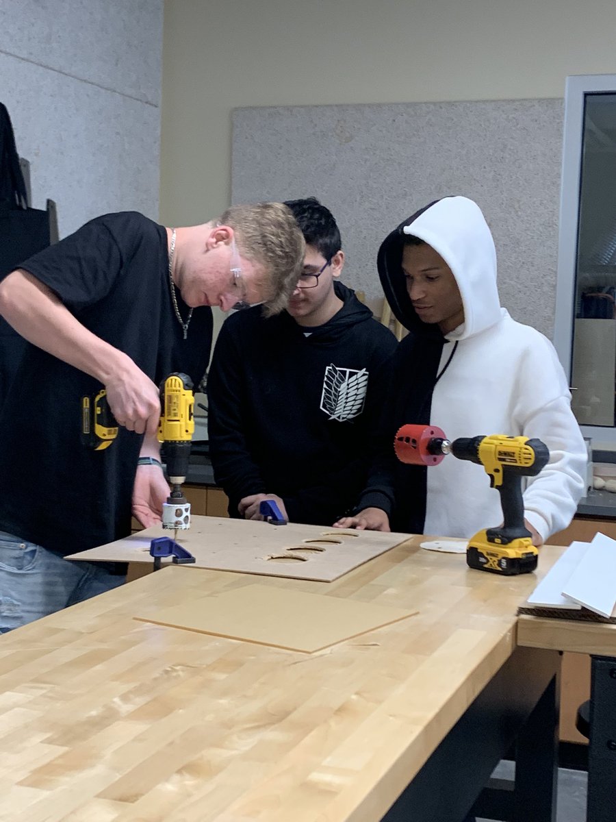 MiddleboroMiLAB's tweet photo. Students innovating to make math probability games in Middleboro’s Innovation Lab. #handsonlearning #middleboro https://t.co/7EZS0EsZfh