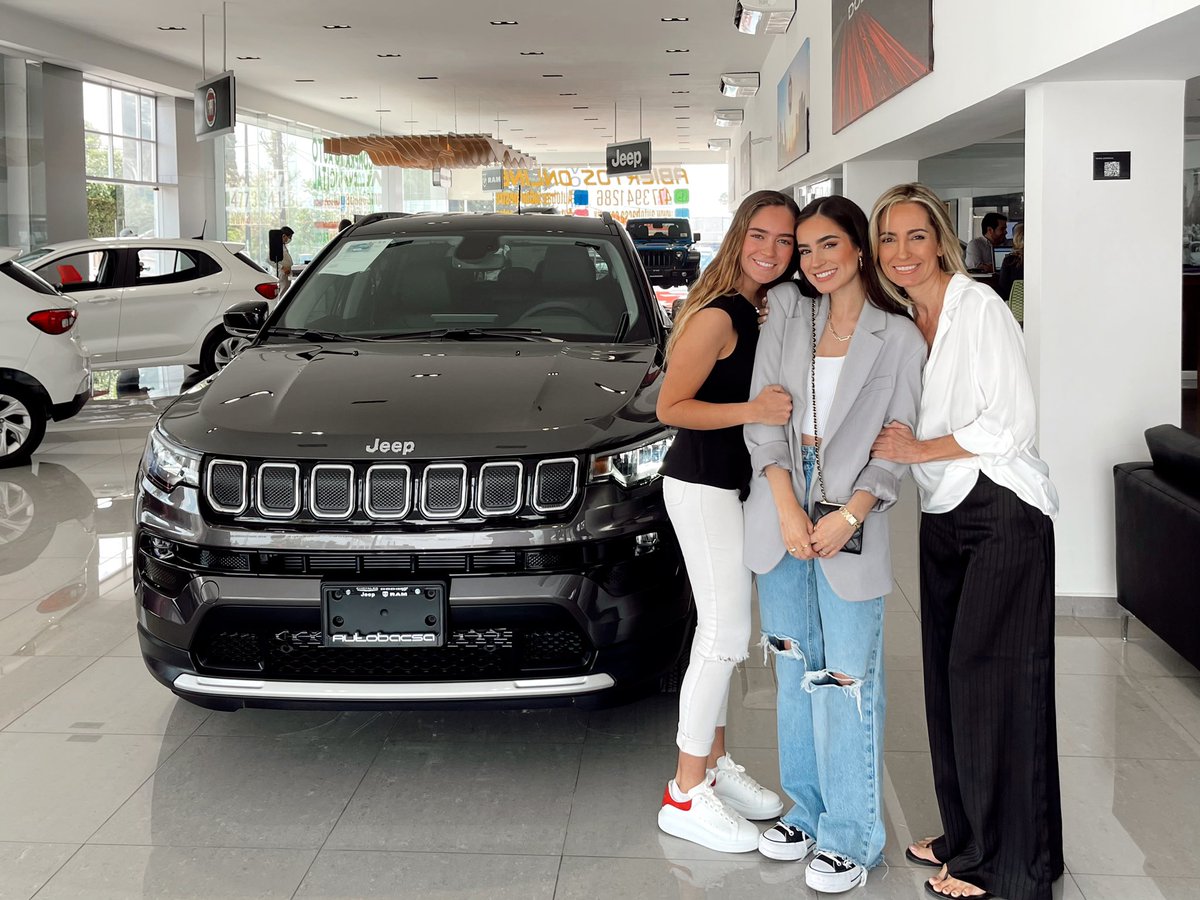 valeaguima's tweet photo. Logros de este mes : Hice la campaña más grande de mi vida, compre mi primera camioneta y compre la bolsita de mis sueños 🥹🤍 https://t.co/95ip0T3O4r