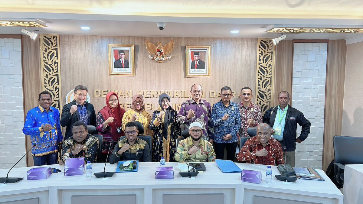 Doc_Andi's tweet photo. Rapat dengar pendapat dengan Komite III Dewan Pimpinan Daerah Republik Indonesia menyampaikan hasil Rapat Kerja Wilayah Pimpinan Yayasan dan Pimpinan Perguruan Tinggi Swasta di Wilayah LLDIKTI XIV Papua dan Papua Barat. https://t.co/jrltEdLJPJ