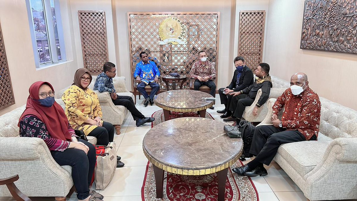 Doc_Andi's tweet photo. Rapat dengar pendapat dengan Komite III Dewan Pimpinan Daerah Republik Indonesia menyampaikan hasil Rapat Kerja Wilayah Pimpinan Yayasan dan Pimpinan Perguruan Tinggi Swasta di Wilayah LLDIKTI XIV Papua dan Papua Barat. https://t.co/jrltEdLJPJ