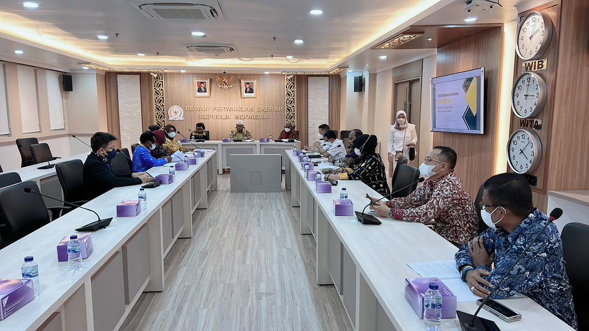 Doc_Andi's tweet photo. Rapat dengar pendapat dengan Komite III Dewan Pimpinan Daerah Republik Indonesia menyampaikan hasil Rapat Kerja Wilayah Pimpinan Yayasan dan Pimpinan Perguruan Tinggi Swasta di Wilayah LLDIKTI XIV Papua dan Papua Barat. https://t.co/jrltEdLJPJ