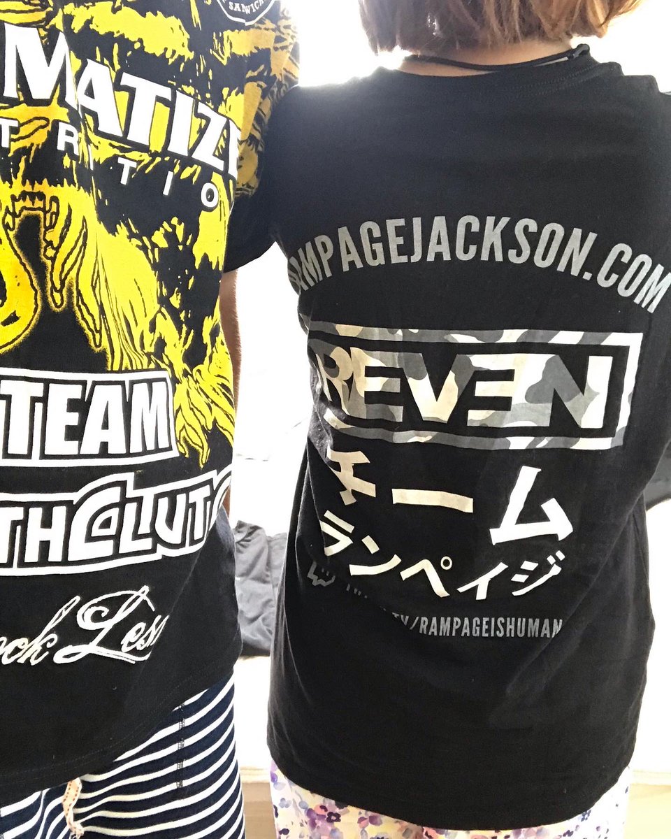 hybridNORI's tweet photo. 昨夜の格闘TシャツGPの対戦カードは…
🇺🇸ブロック・レスナー🆚クイントン・ランペイジ・ジャクソン🇺🇸
#PRIDEGP
#UFC
#Bellator https://t.co/WSrxu19UMl