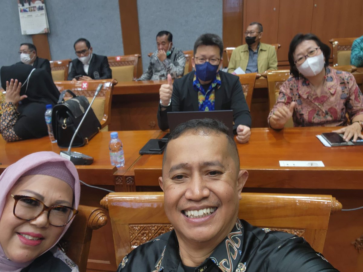 Doc_Andi's tweet photo. Mewakili APTISI XIV B serta Pimpinan Yayasan dan Pimpinan Perguruan Tinggi Swasta di Wilayah LLDIKTI XIV Papua dan Papua Barat mengadakan audiensi dengan Komisi X DPR RI. https://t.co/CHl2a7jZJ0