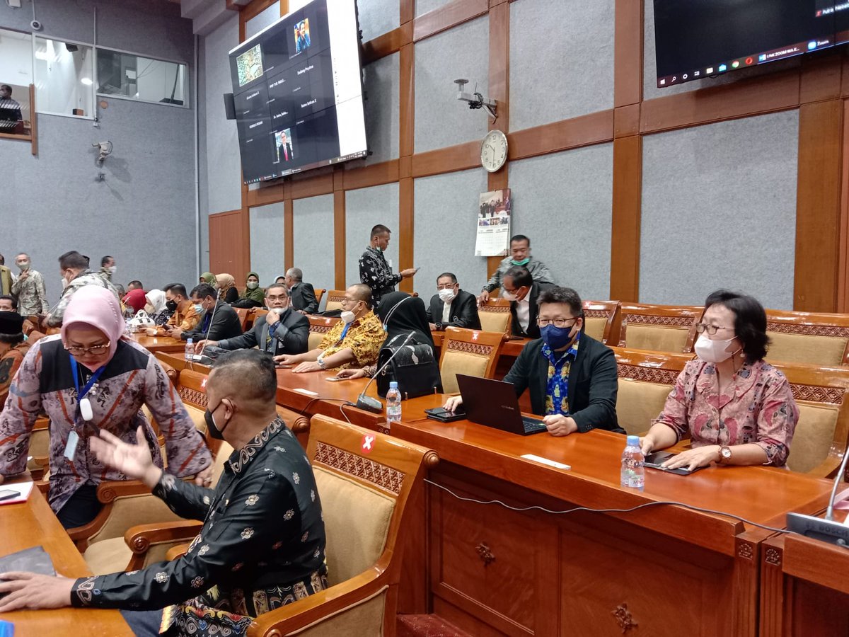 Doc_Andi's tweet photo. Mewakili APTISI XIV B serta Pimpinan Yayasan dan Pimpinan Perguruan Tinggi Swasta di Wilayah LLDIKTI XIV Papua dan Papua Barat mengadakan audiensi dengan Komisi X DPR RI. https://t.co/CHl2a7jZJ0