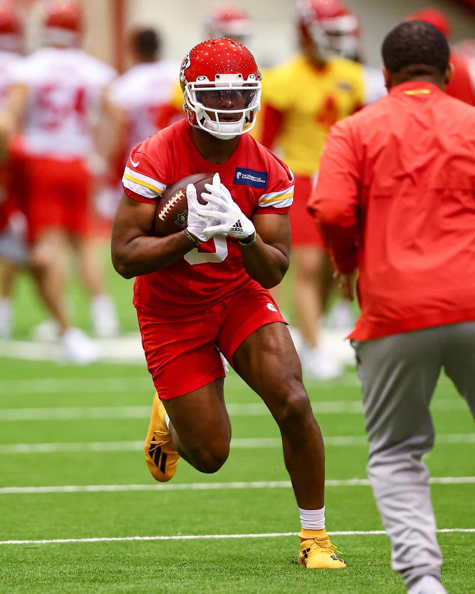 TeamJuJu's tweet photo. Honored that the @Chiefs are giving me an opportunity 🙏🏾 Doing what I can to get us to our goal 🤟🏾🔥 #ChiefsKingdom https://t.co/mj8jBhN6Pr